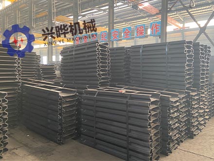 礦用刮板機30T40T溜槽 輸送機用中部槽 結實(shí)耐磨經(jīng)久耐用